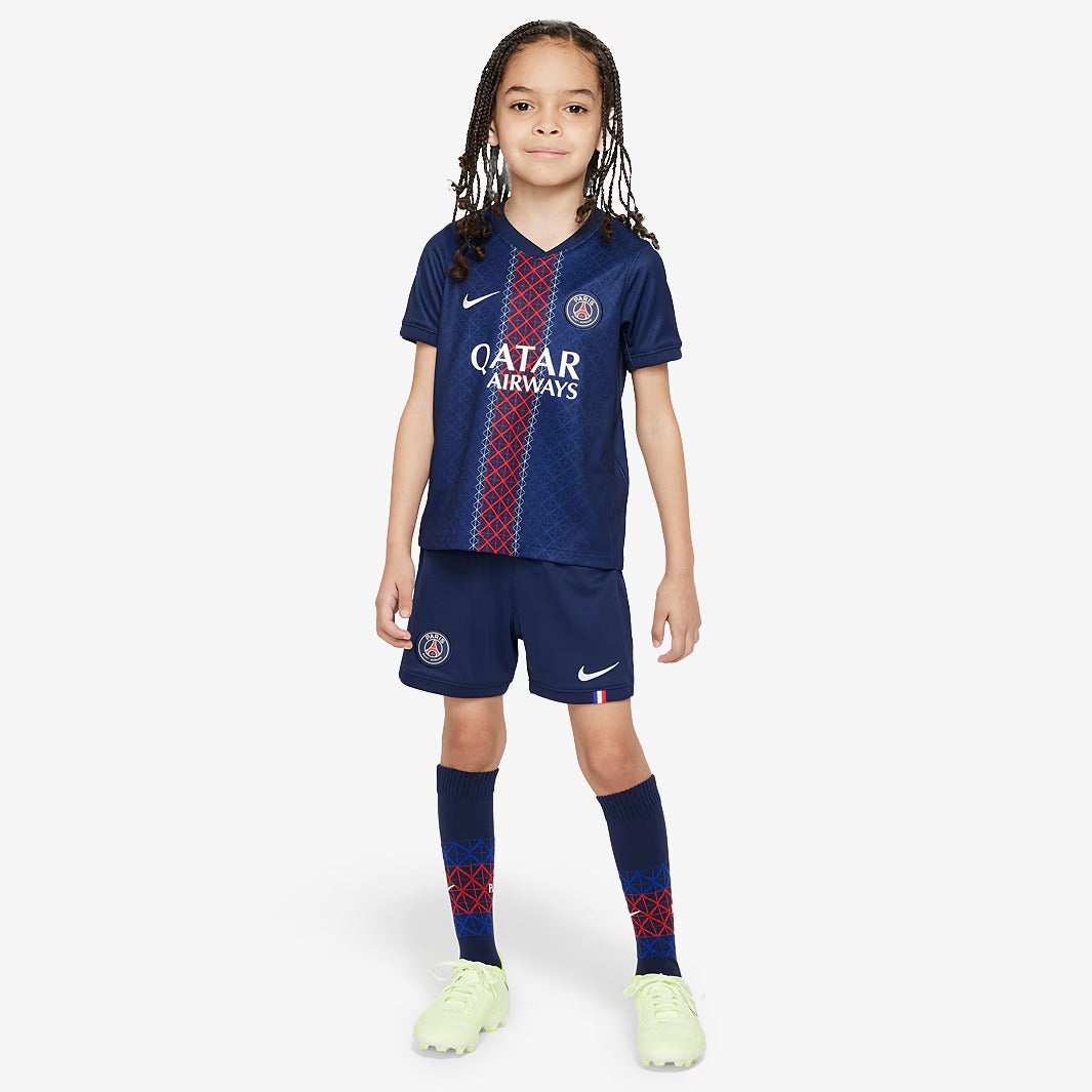 Conjunto Infantil Nike Paris Saint Germain 2025/26 I <span class="lbx-verified" aria-label="Produto verificado">
<img src="https://cdn-icons-png.flaticon.com/512/1828/1828640.png" alt="Produto verificado">
</span>