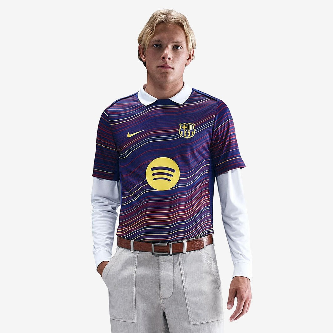 Camisa Nike Barcelona 2025/26 Pré-Jogo <span class="lbx-verified" aria-label="Produto verificado">
<img src="https://cdn-icons-png.flaticon.com/512/1828/1828640.png" alt="Produto verificado">
</span>