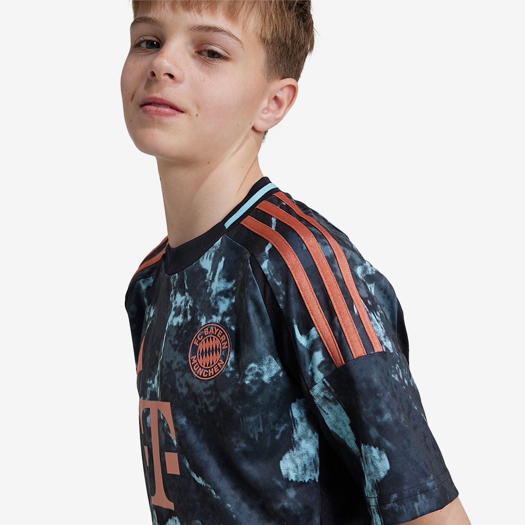 Conjunto Infantil adidas Bayern de Munique 2024/25 II Torcedor        <span class="lbx-verified" aria-label="Produto verificado">
            <img src="https://cdn-icons-png.flaticon.com/512/1828/1828640.png" alt="Produto verificado">
        </span>