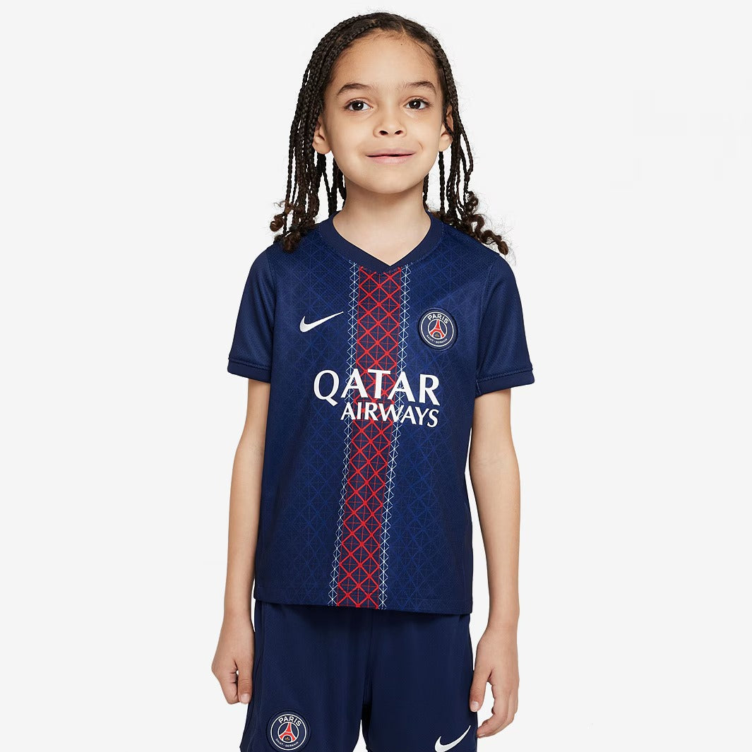 Conjunto Infantil Nike Paris Saint Germain 2025/26 I        <span class="lbx-verified" aria-label="Produto verificado">
            <img src="https://cdn-icons-png.flaticon.com/512/1828/1828640.png" alt="Produto verificado">
        </span>