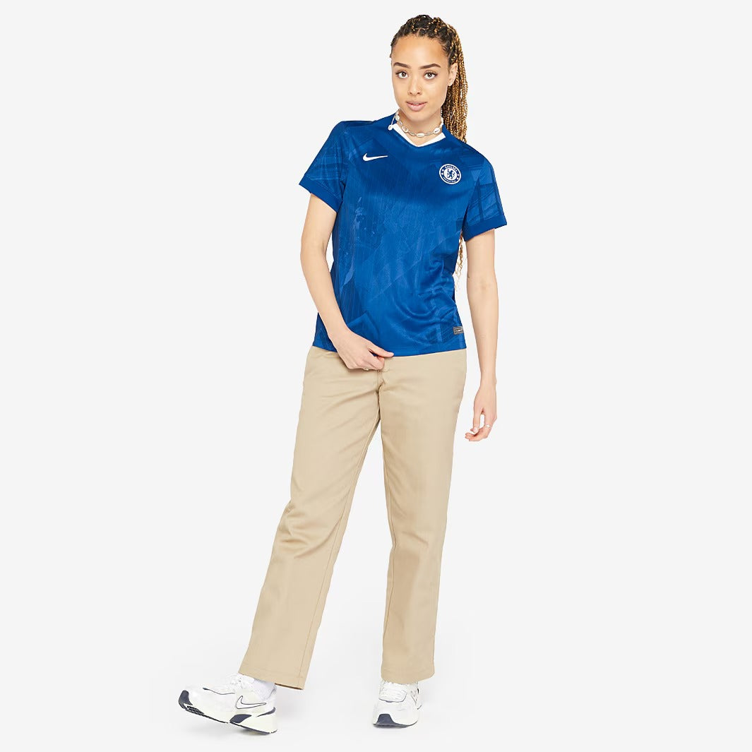 Camisa Feminina Nike Chelsea 2025/26 I Torcedor        <span class="lbx-verified" aria-label="Produto verificado">
            <img src="https://cdn-icons-png.flaticon.com/512/1828/1828640.png" alt="Produto verificado">
        </span>