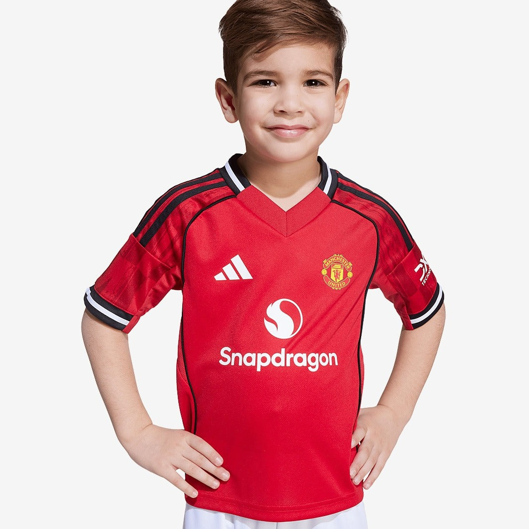 Conjunto Infantil Adidas Manchester United 2025/26 Torcedor        <span class="lbx-verified" aria-label="Produto verificado">
            <img src="https://cdn-icons-png.flaticon.com/512/1828/1828640.png" alt="Produto verificado">
        </span>