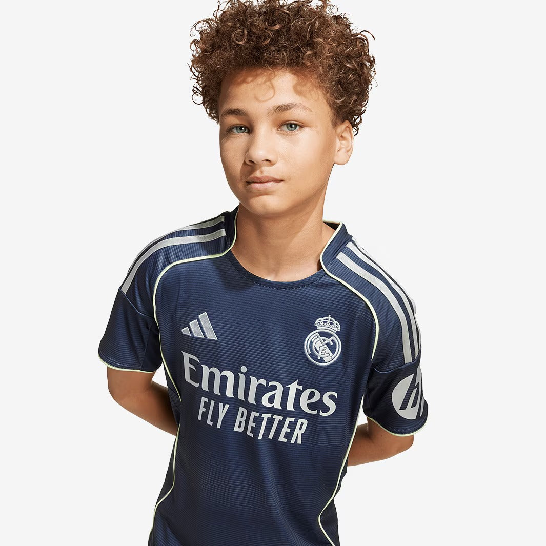 Conjunto Infantil adidas Real Madrid 2025/26 II        <span class="lbx-verified" aria-label="Produto verificado">
            <img src="https://cdn-icons-png.flaticon.com/512/1828/1828640.png" alt="Produto verificado">
        </span>