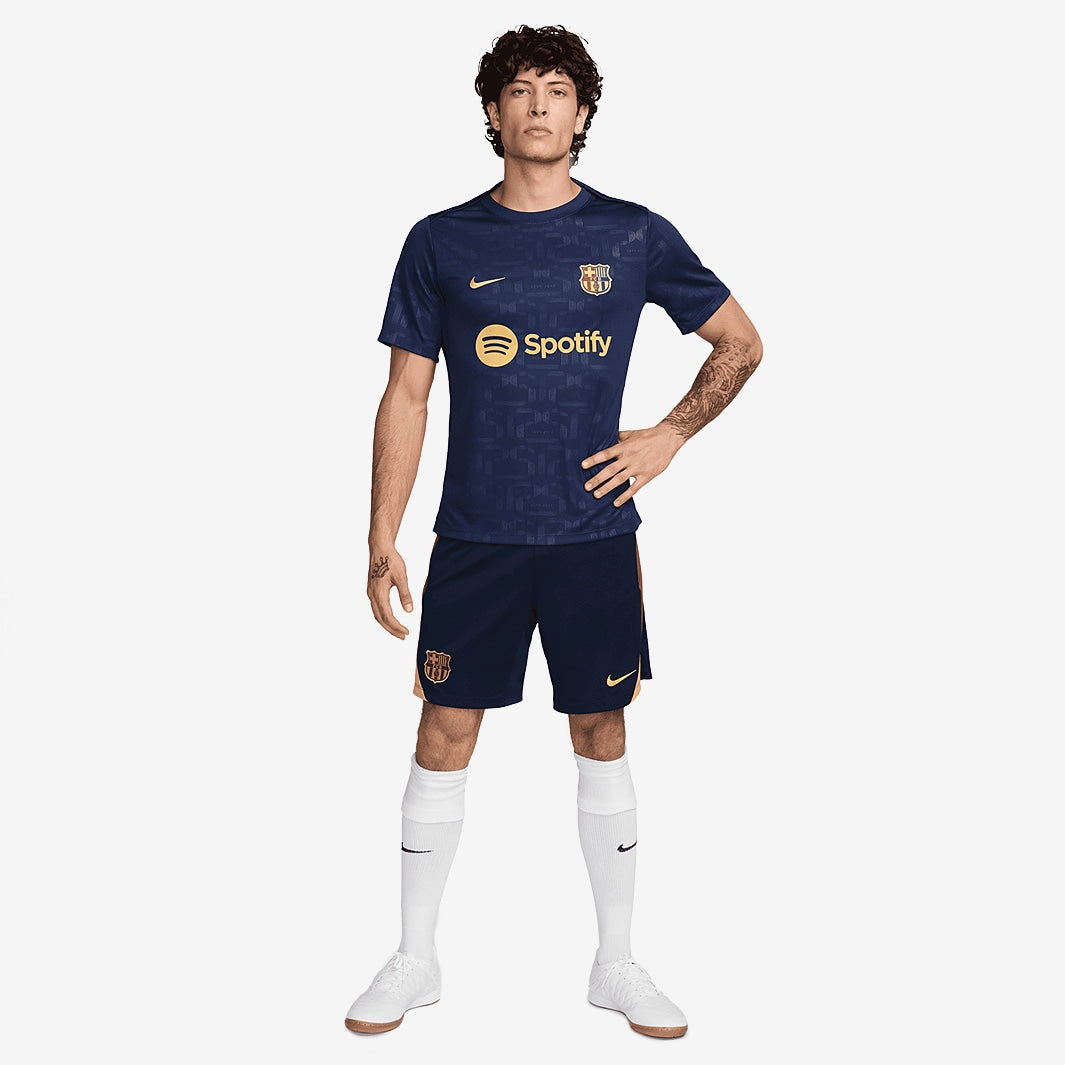Camisa Nike FC Barcelona 2024/25 I Torcedor Pré-jogo        <span class="lbx-verified" aria-label="Produto verificado">
            <img src="https://cdn-icons-png.flaticon.com/512/1828/1828640.png" alt="Produto verificado">
        </span>