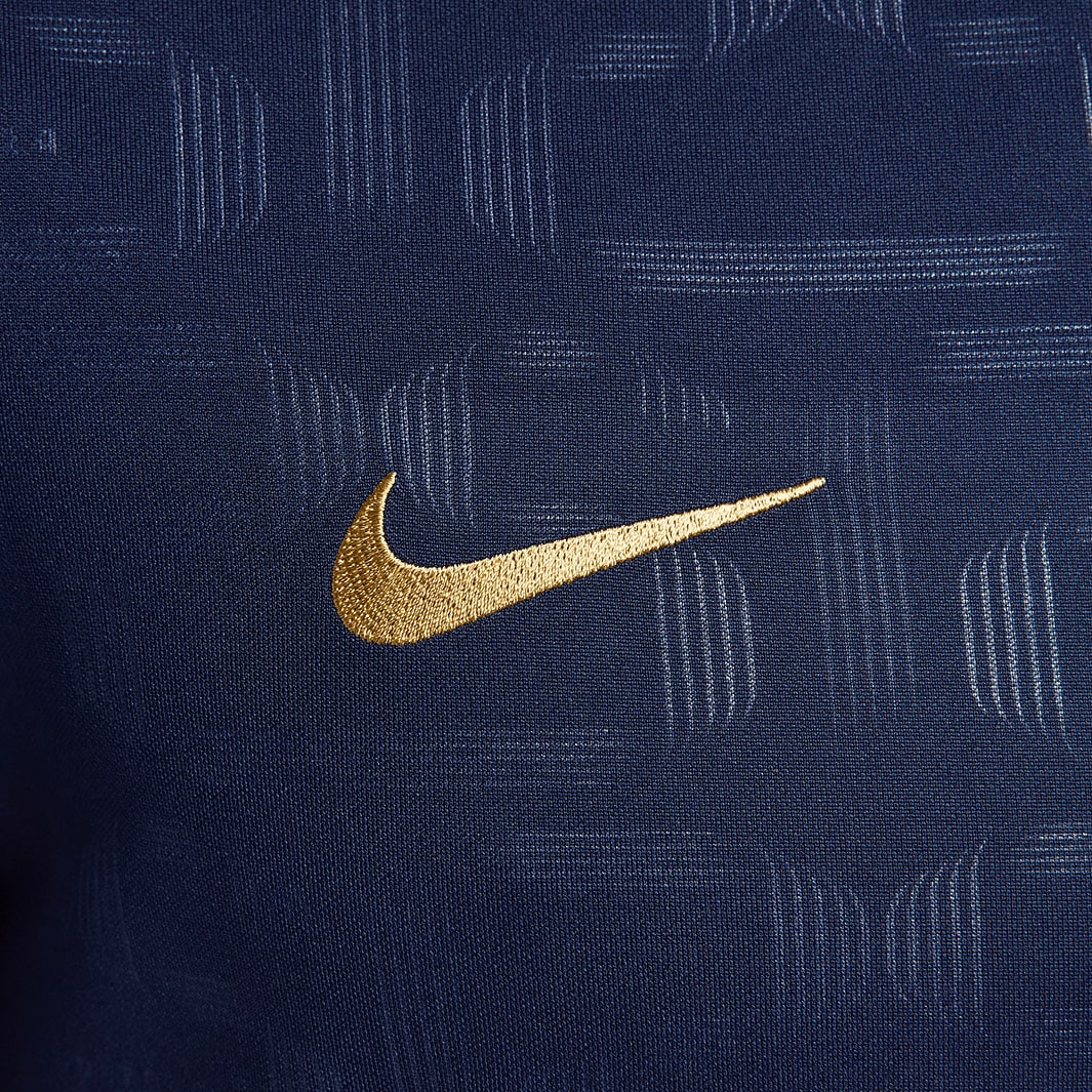 Camisa Nike FC Barcelona 2024/25 I Torcedor Pré-jogo        <span class="lbx-verified" aria-label="Produto verificado">
            <img src="https://cdn-icons-png.flaticon.com/512/1828/1828640.png" alt="Produto verificado">
        </span>