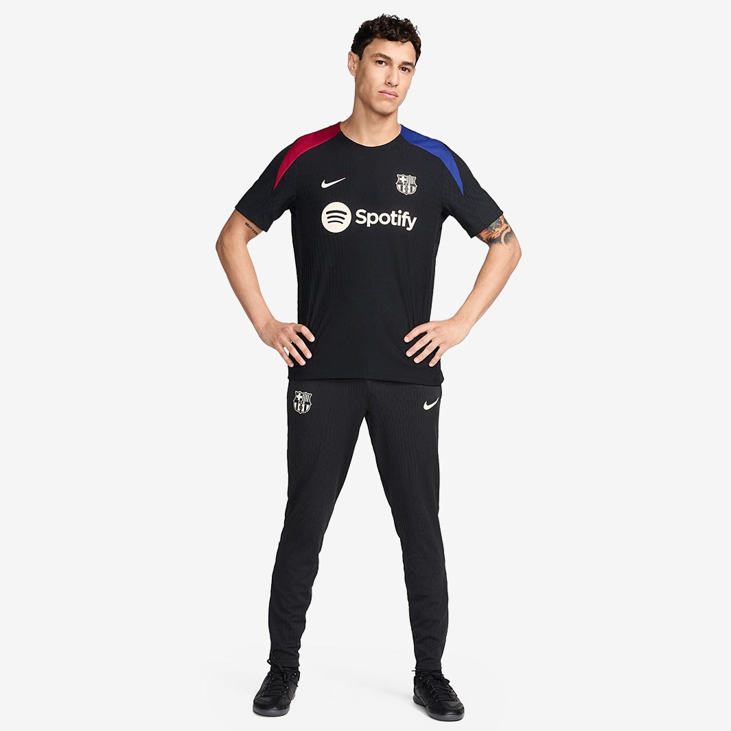 Camisa Treino Nike FC Barcelona 2024/25        <span class="lbx-verified" aria-label="Produto verificado">
            <img src="https://cdn-icons-png.flaticon.com/512/1828/1828640.png" alt="Produto verificado">
        </span>