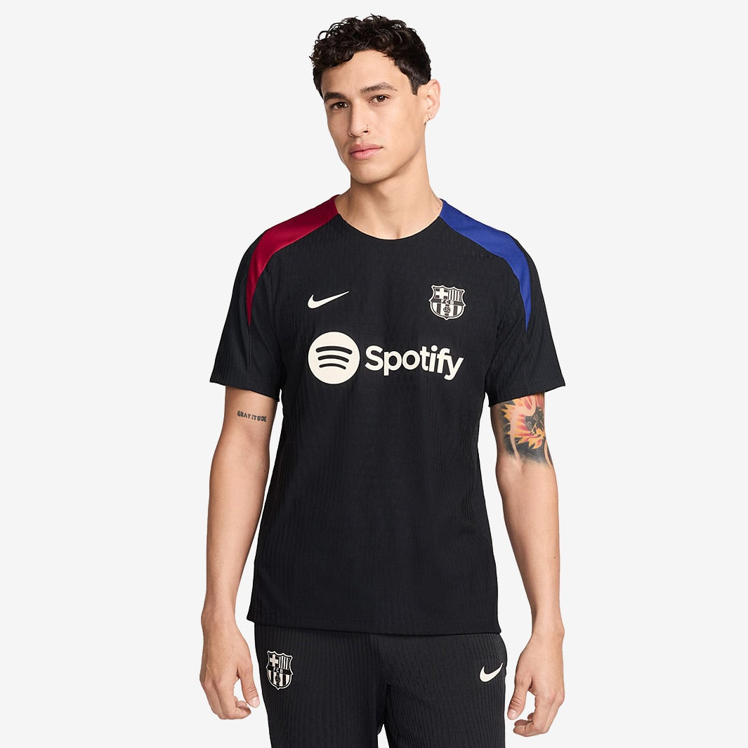 Camisa Treino Nike FC Barcelona 2024/25        <span class="lbx-verified" aria-label="Produto verificado">
            <img src="https://cdn-icons-png.flaticon.com/512/1828/1828640.png" alt="Produto verificado">
        </span>