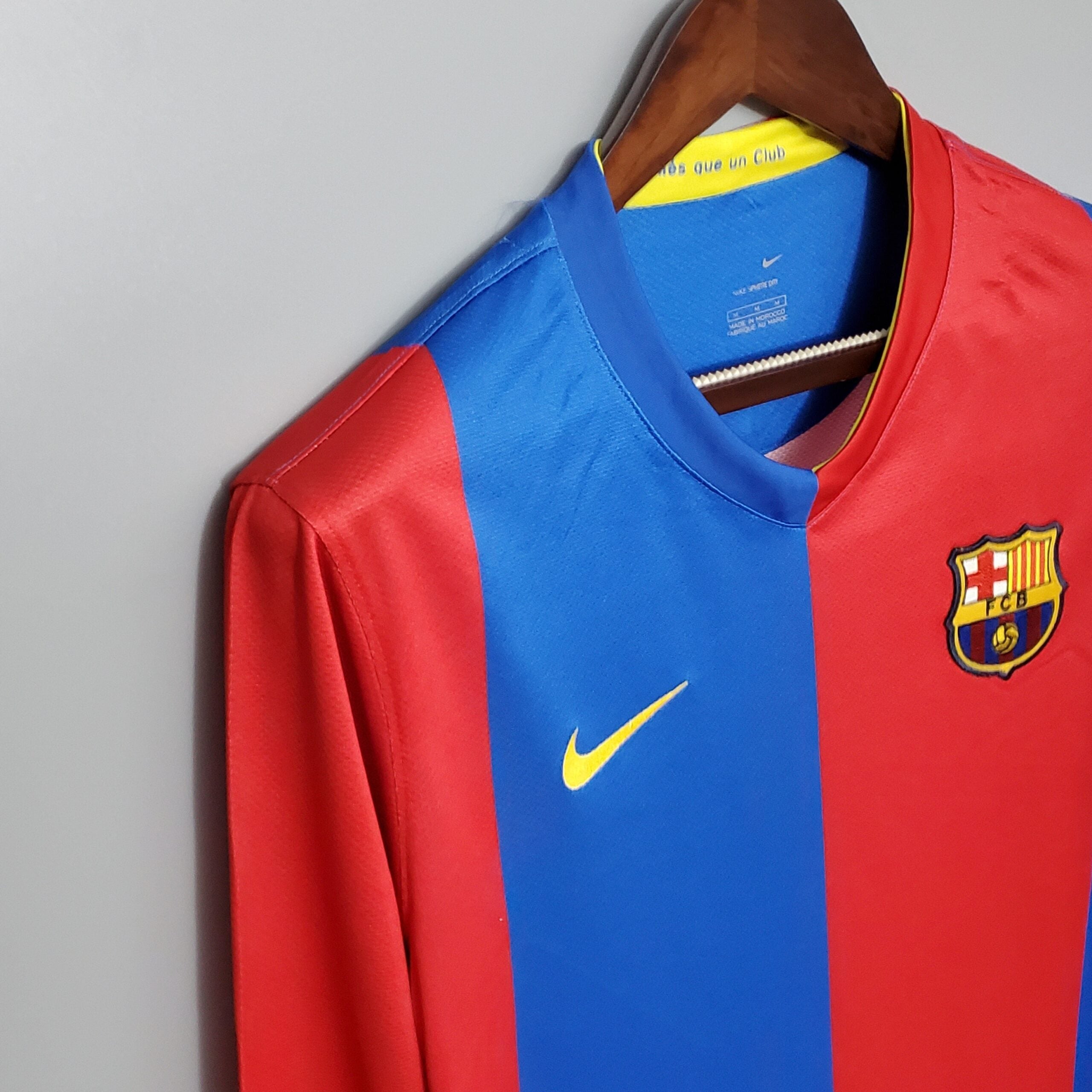 Camisa Manga Longa Barcelona 06/07 Nike – Grená        <span class="lbx-verified" aria-label="Produto verificado">
            <img src="https://cdn-icons-png.flaticon.com/512/1828/1828640.png" alt="Produto verificado">
        </span>