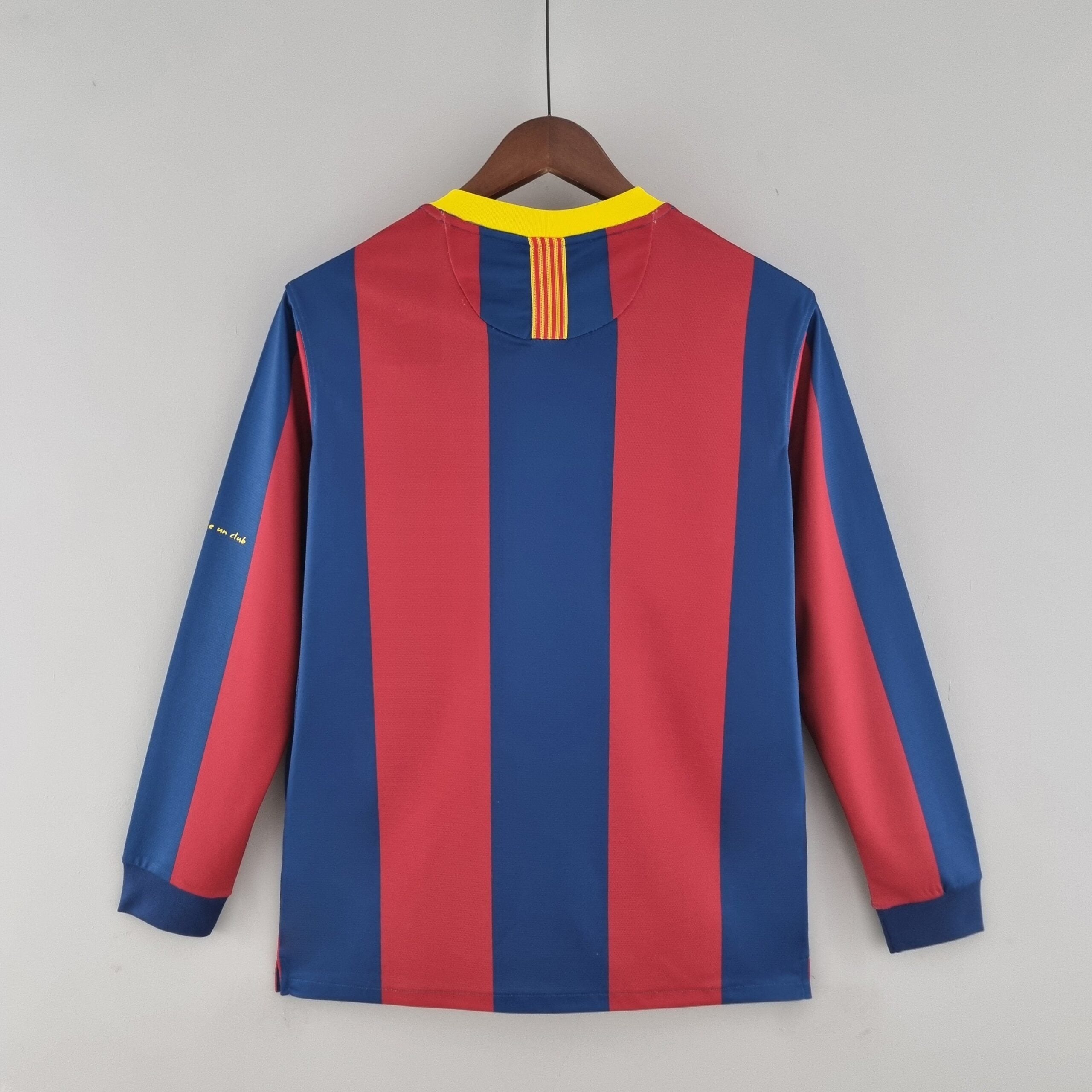Camisa Manga Longa Barcelona 10/11 Nike – Grená        <span class="lbx-verified" aria-label="Produto verificado">
            <img src="https://cdn-icons-png.flaticon.com/512/1828/1828640.png" alt="Produto verificado">
        </span>