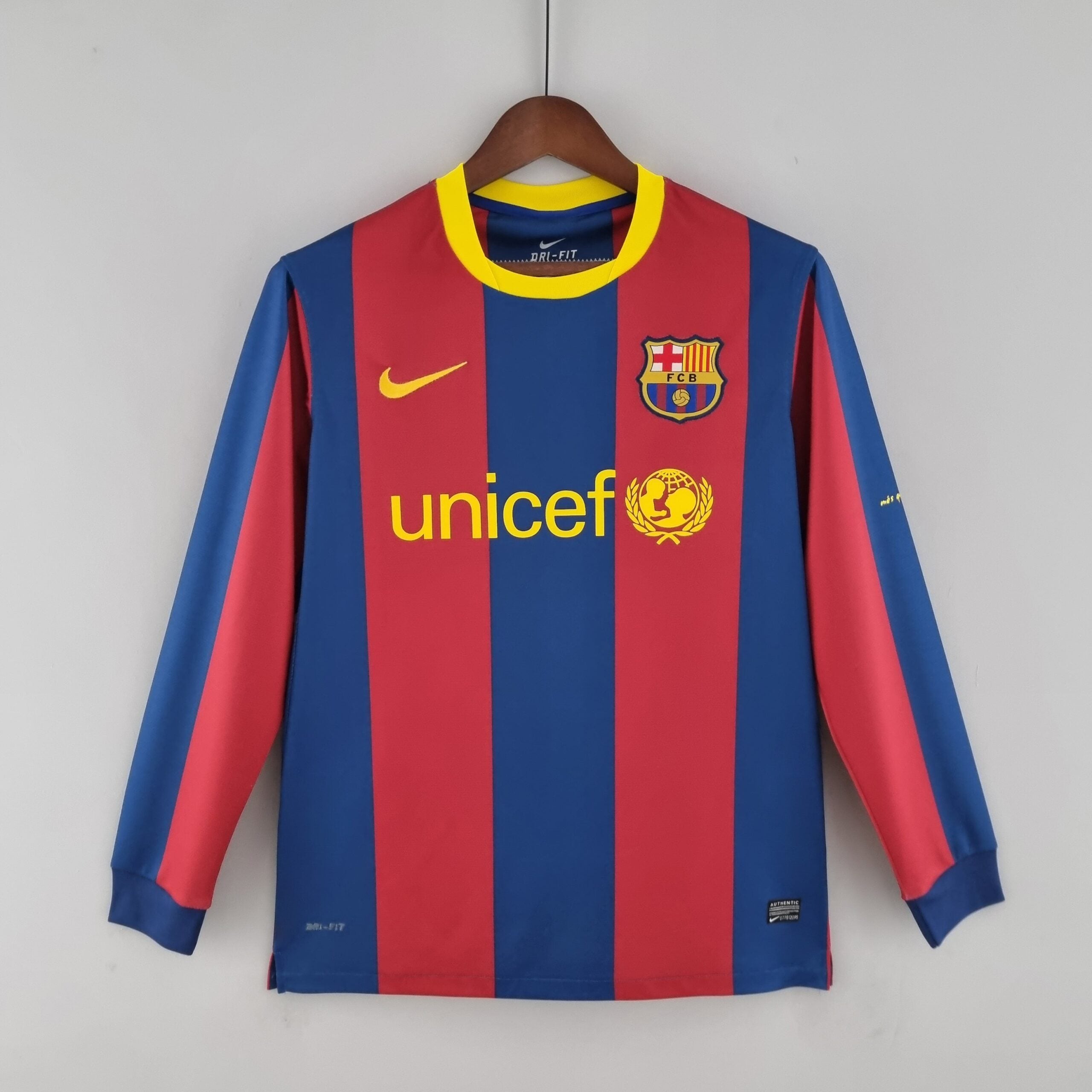 Camisa Manga Longa Barcelona 10/11 Nike – Grená        <span class="lbx-verified" aria-label="Produto verificado">
            <img src="https://cdn-icons-png.flaticon.com/512/1828/1828640.png" alt="Produto verificado">
        </span>
