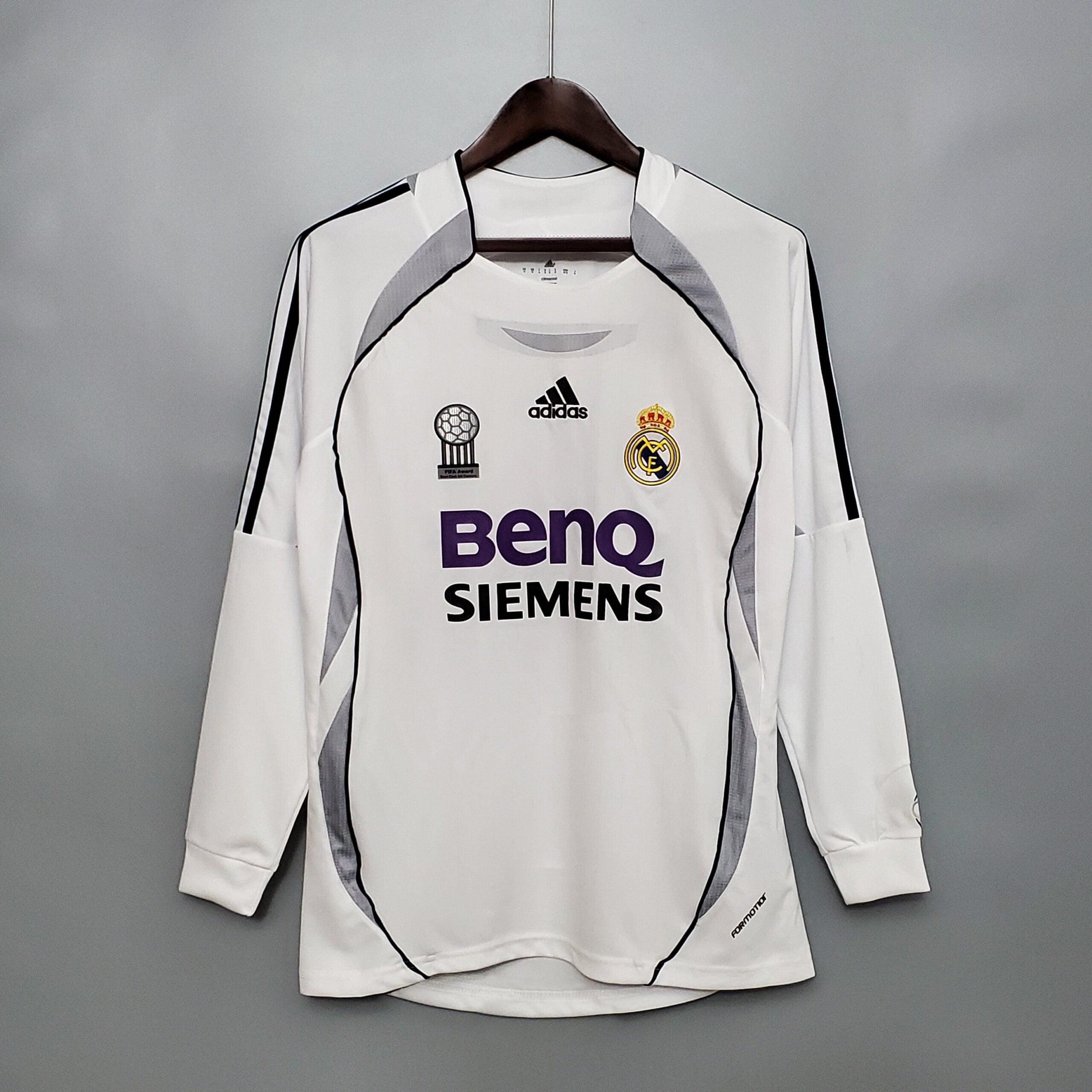 Camisa Manga Longa Real Madrid 06/07 Adidas – Branco        <span class="lbx-verified" aria-label="Produto verificado">
            <img src="https://cdn-icons-png.flaticon.com/512/1828/1828640.png" alt="Produto verificado">
        </span>