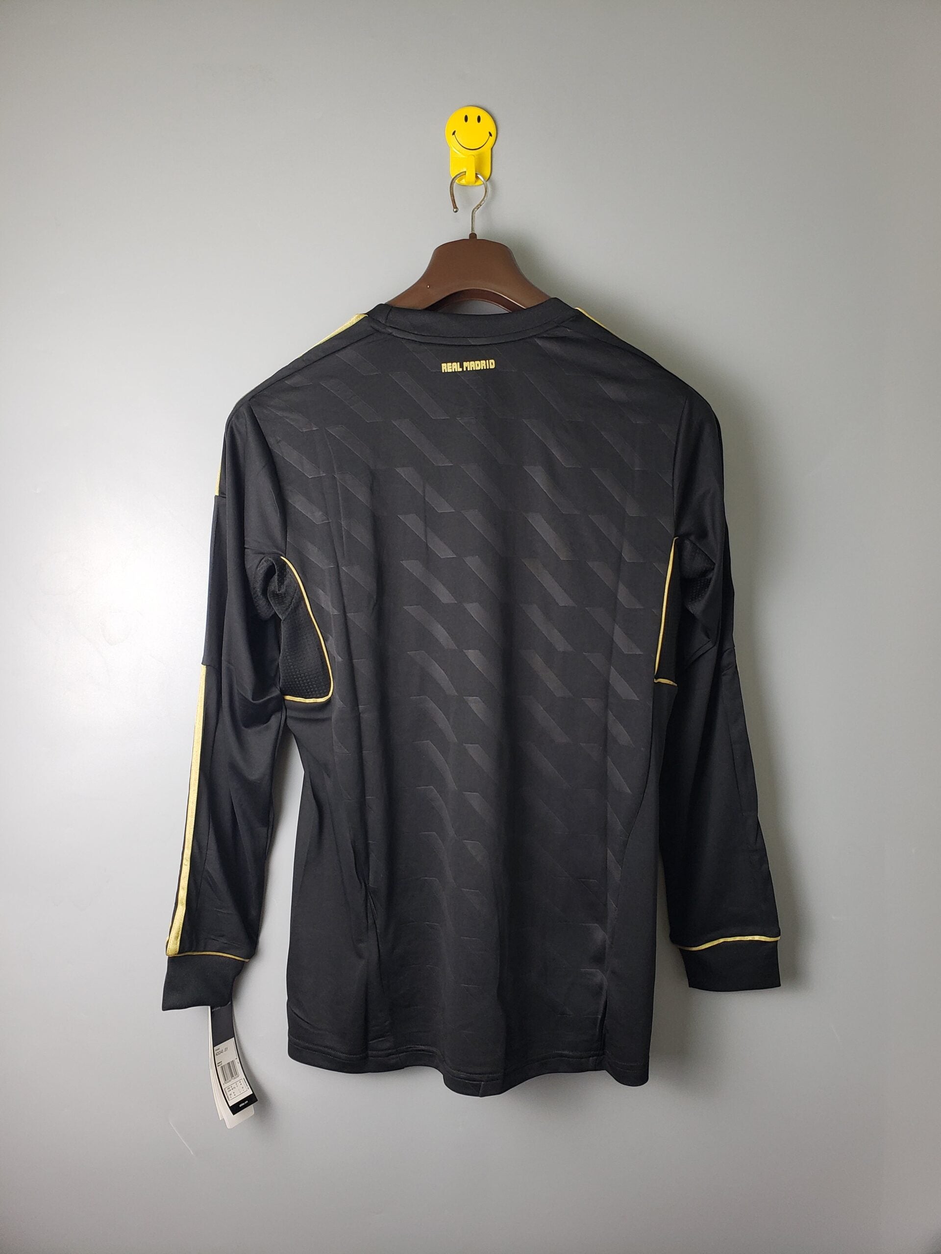 Camisa Manga Longa Real Madrid 2012 Adidas – Preto        <span class="lbx-verified" aria-label="Produto verificado">
            <img src="https://cdn-icons-png.flaticon.com/512/1828/1828640.png" alt="Produto verificado">
        </span>