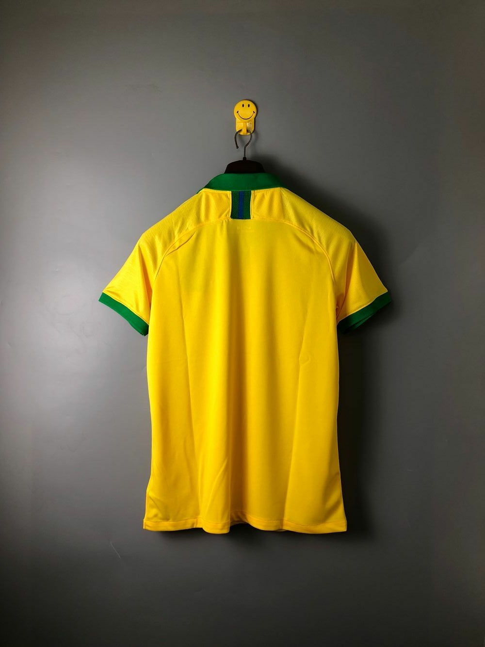 Camisa Seleção Brasileira 19/20 Amarela – Nike        <span class="lbx-verified" aria-label="Produto verificado">
            <img src="https://cdn-icons-png.flaticon.com/512/1828/1828640.png" alt="Produto verificado">
        </span>
