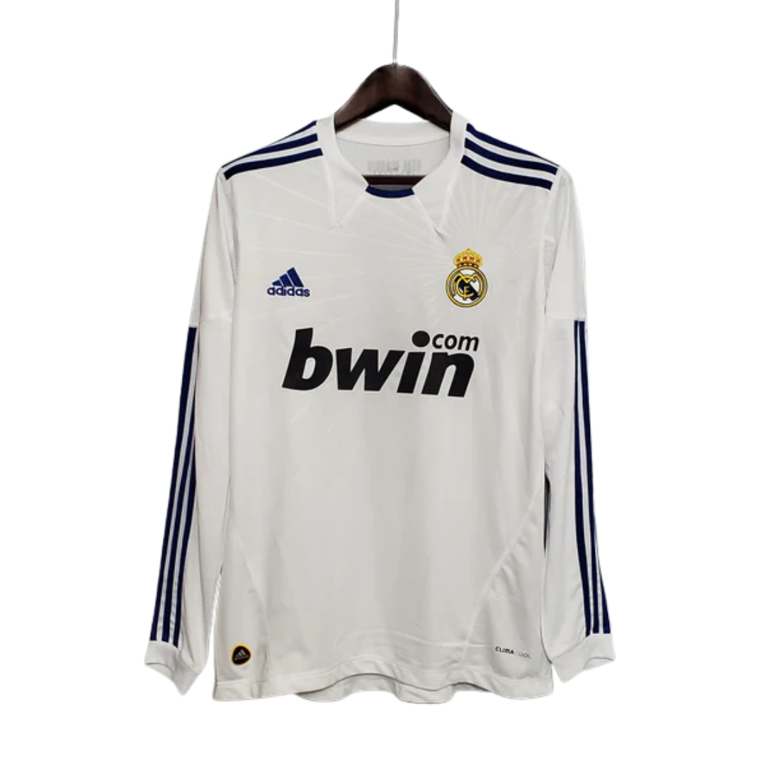Camisa Manga Longa Real Madrid 10/11 Adidas – Branco        <span class="lbx-verified" aria-label="Produto verificado">
            <img src="https://cdn-icons-png.flaticon.com/512/1828/1828640.png" alt="Produto verificado">
        </span>