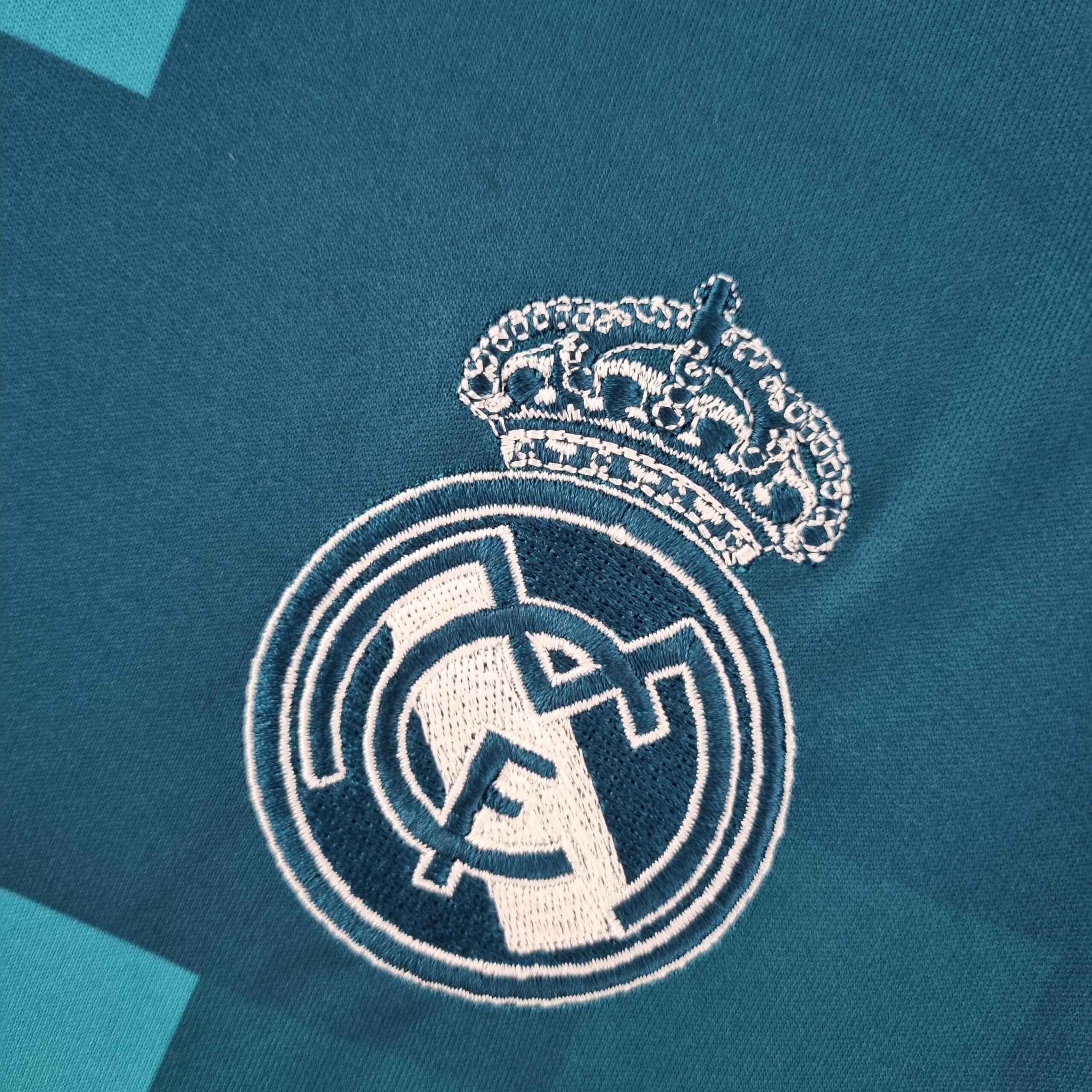 Camisa Manga Longa Real Madrid 17/18 Adidas – Azul        <span class="lbx-verified" aria-label="Produto verificado">
            <img src="https://cdn-icons-png.flaticon.com/512/1828/1828640.png" alt="Produto verificado">
        </span>