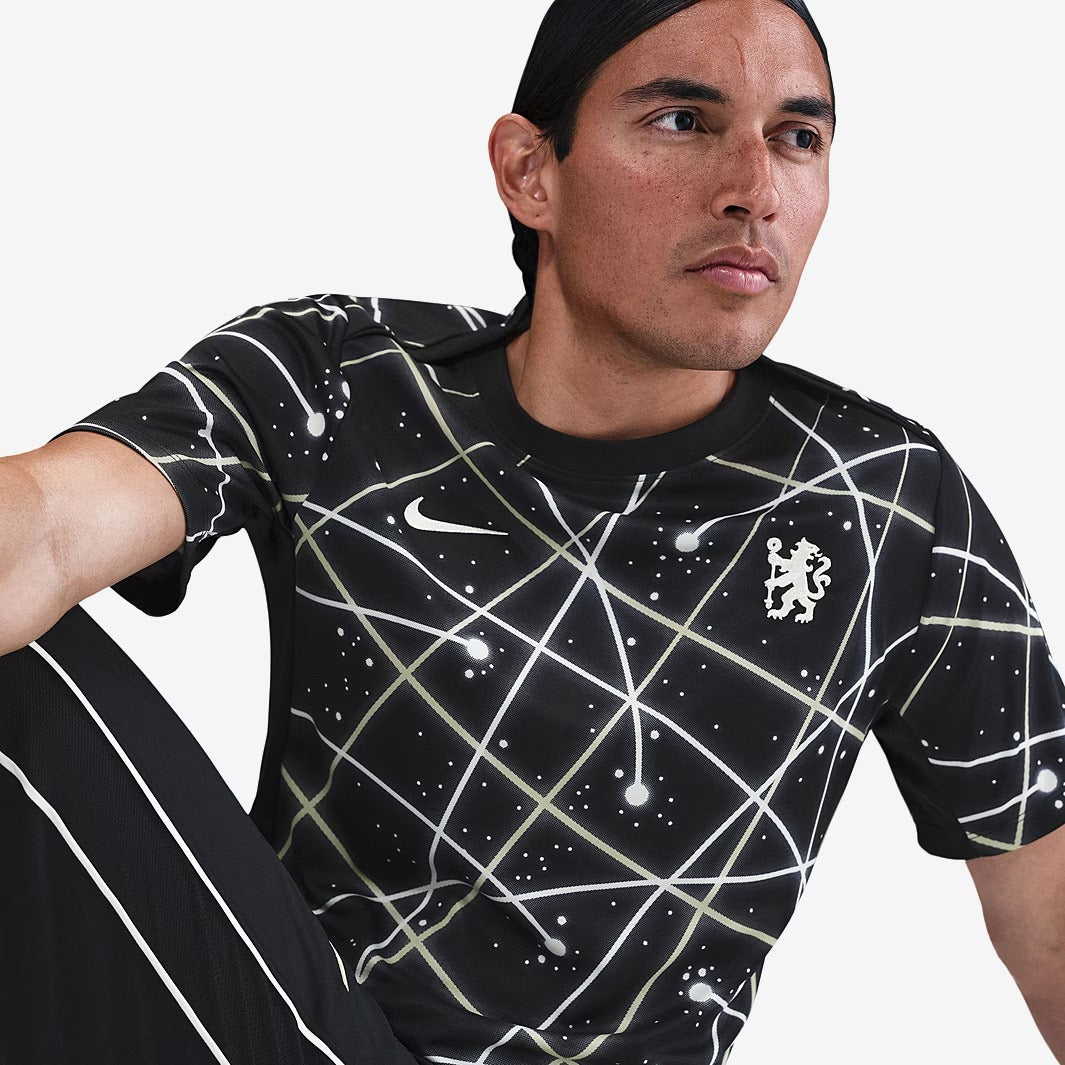 Camisa Nike Chelsea 2025/26 Pré-Jogo        <span class="lbx-verified" aria-label="Produto verificado">
            <img src="https://cdn-icons-png.flaticon.com/512/1828/1828640.png" alt="Produto verificado">
        </span>